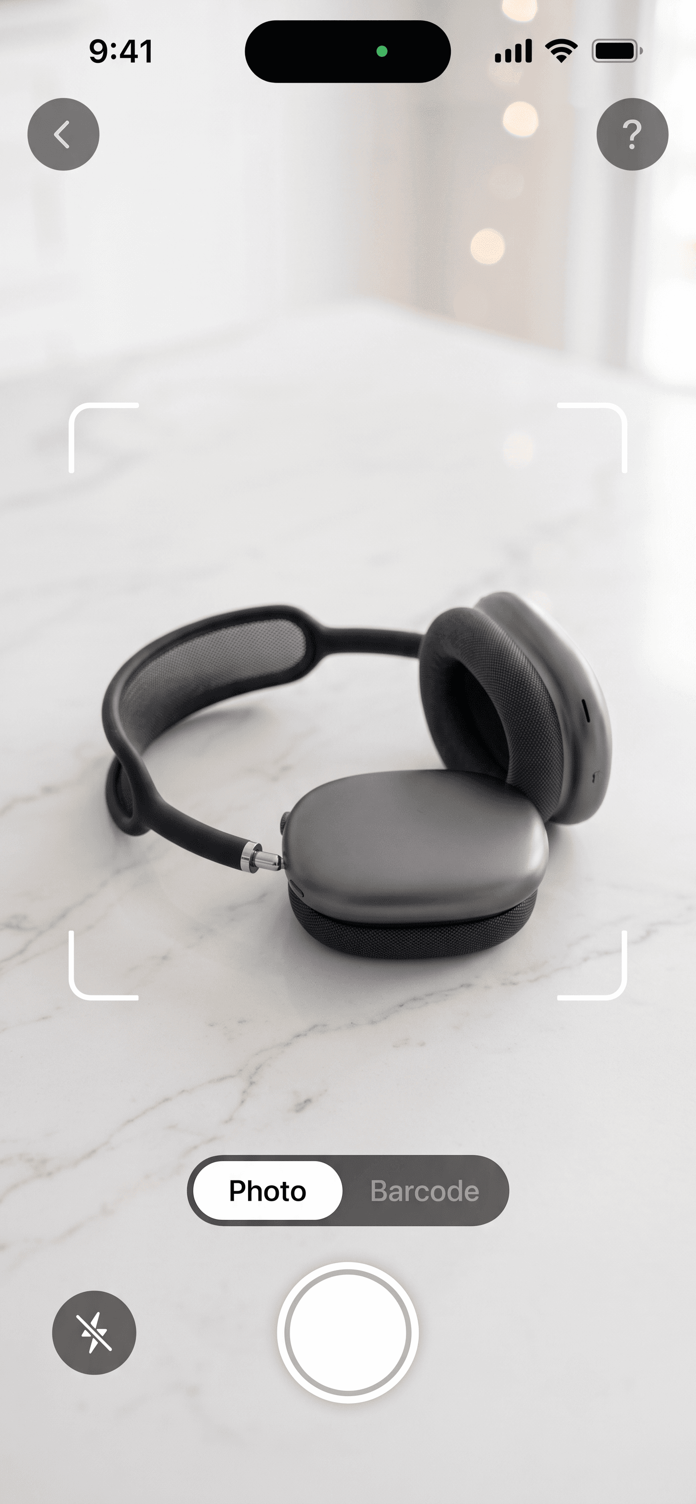Scanning a product with Deali to find the best price